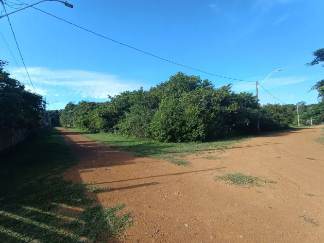 //Lote de esquina com 1020 M2 em Iranduba