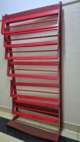 Estante Expositora de Ferro Vermelha - Para Lojas e Comércio