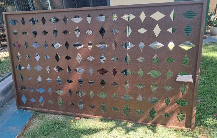 Painel Escultórico em Aço Corten - Corte Artístico a Laser, 2,60 × 1,50 m. <br>