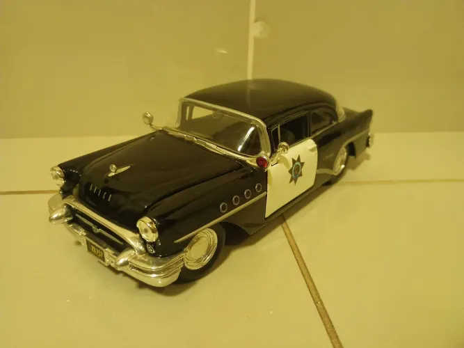 Miniatura buick century polícia 1:26 maisto