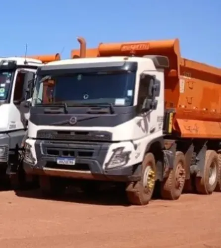 Volvo FMX500 ano 2022, 8x4, Bitruck, com caçamba de 22 ?, média de 6.000 horas