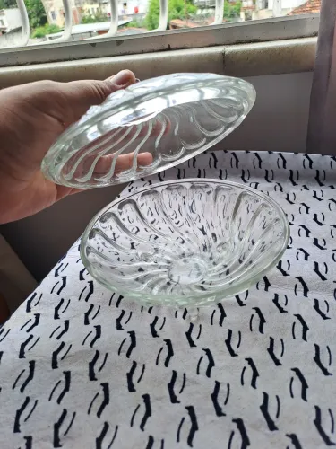 Bomboniere vintage de vidro com tampa e pés  - com caixa original  