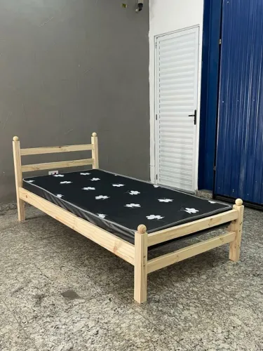 Cama de solteiro madeira maciça eucalipto   Natural + 1 Colchão <br>R$359,99