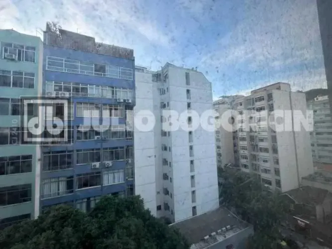 Apartamento de 3 quartos a venda em Copacabana