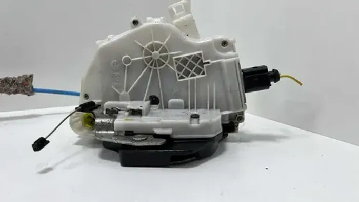 Fechadura Porta Dianteira Direita Volkswagen G5 2008 Á 2016