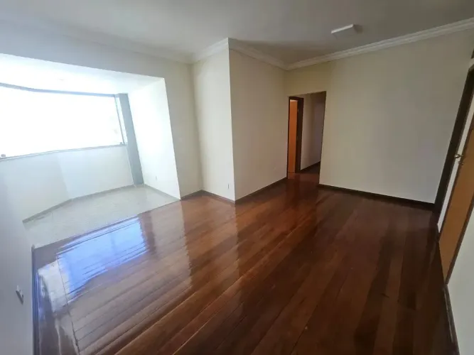 Apartamento 3 quartos, 2 vagas, próximo ao Madre Teresa, Gutierrez