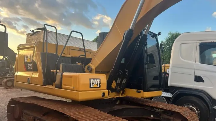 Escavadeira Cat 320