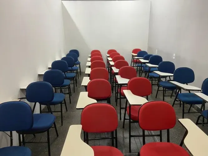 Cadeira Universitária Estofada Escolar