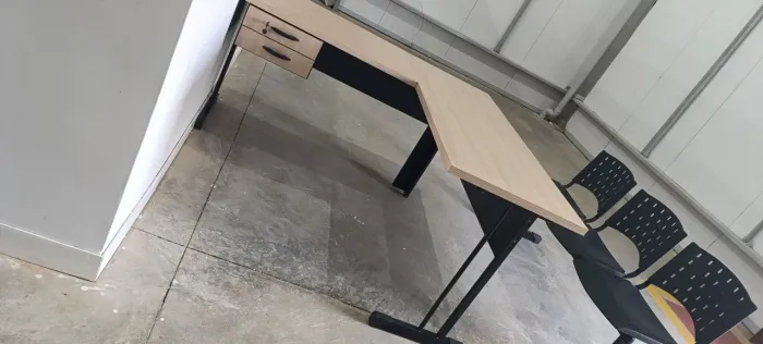Mesa em L para escritório -  Nova preço a vista 
