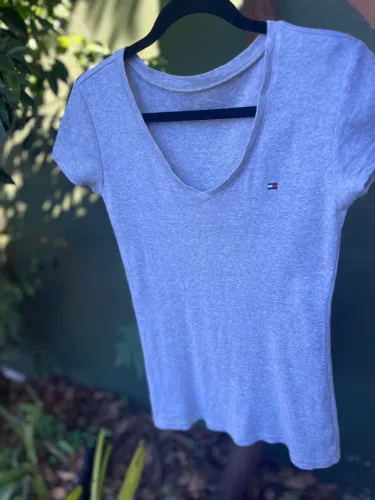 Camiseta Tommy Hilfiger Cinza - Original