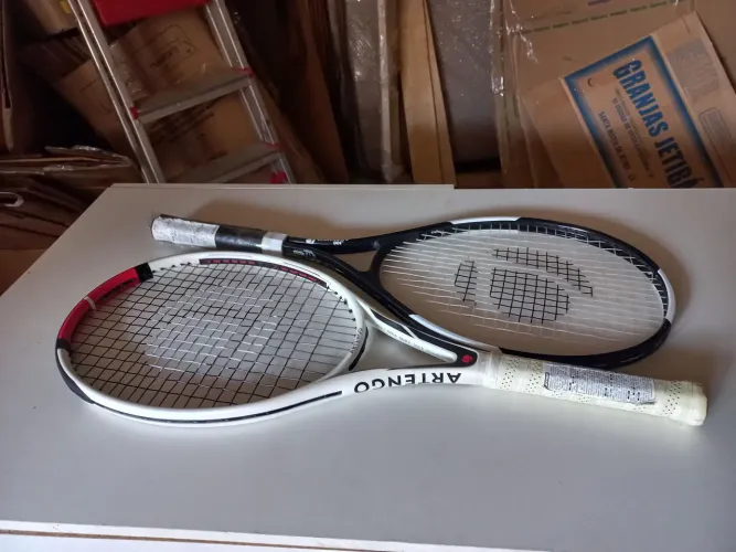 Vendo um par de raquete de tênis original mais 4 caixas bolas 