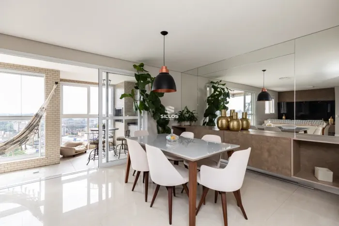 Apartamento à venda com 2 suítes no Cristo Rei em Curitiba