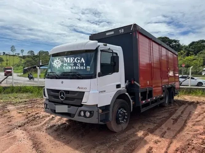 Atego 2426 baú de bebidas