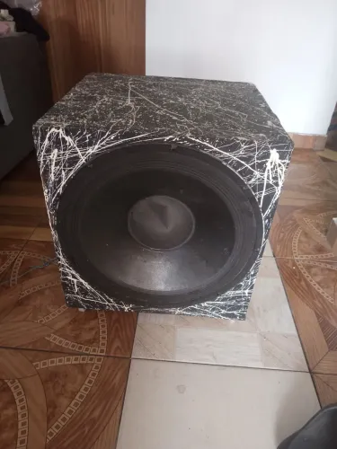 Sub sem amplificador <br>Alto falante 18<br>Com rodinhas 