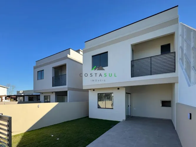 Sobrados novos à venda no Bairro Encantada em Garopaba/SC.