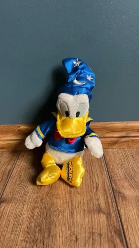 pato donald de pelúcia com etiqueta