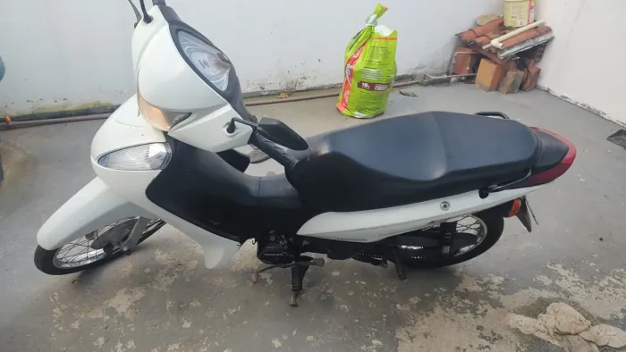 Moto Honda biz 100 de 2015 / boa conservação  