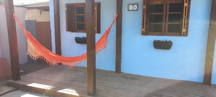 Duas Casas com 4 quartos com garagem e churrasqueira
