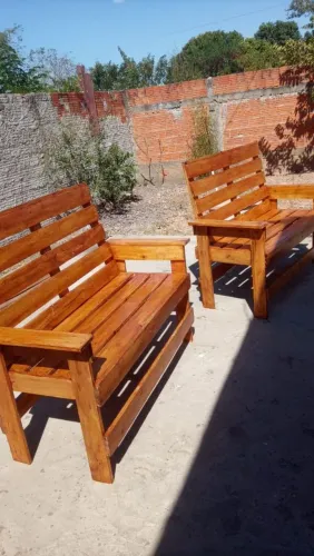 Conjunto dois bancos e uma mesa centro de paletes