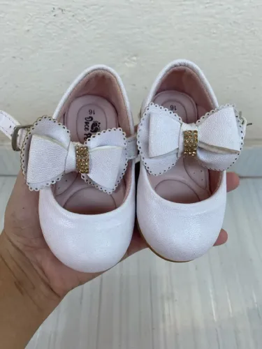 SAPTINHO PARA BEBÊ ROSA E BRANCO