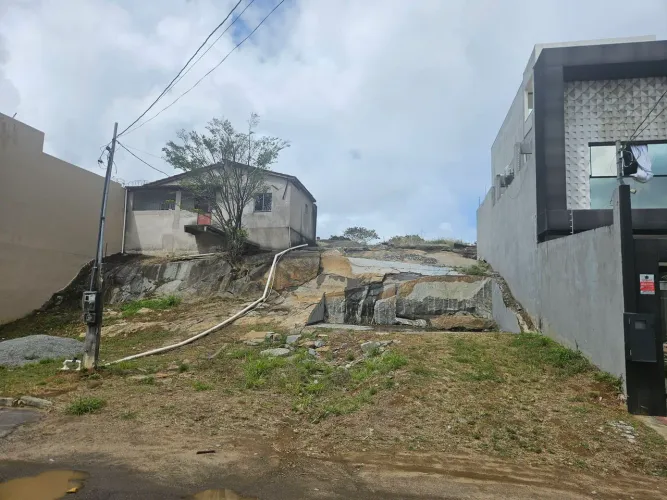Terreno com os projetos Arquit, estru., hidr., elétrico, já definidos e em tramitação