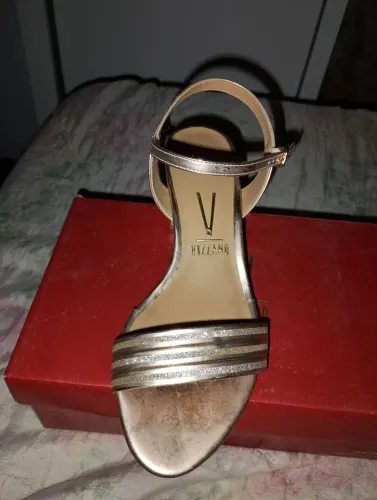 Vendo essa sandália 