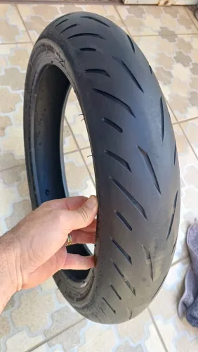 Pneu Bridgestone 120/70 17 Batlax Hypersport S22 Dianteiro Otimas Condicoes 