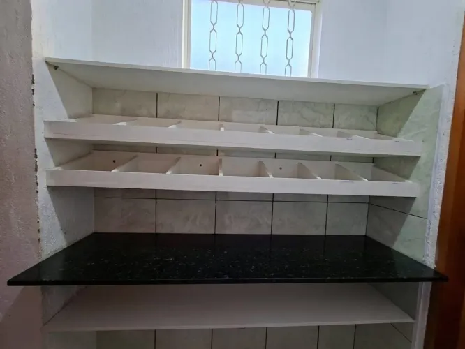 Prateleira de Madeira MDF com Divisórias