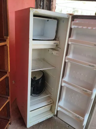 Geladeira Consul 240
