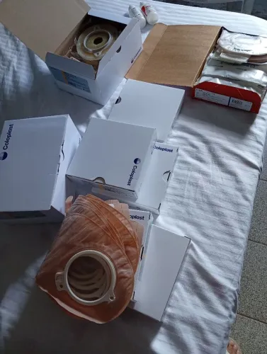 Placas e bolsas de colostomia 