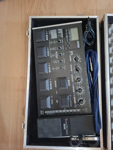 Pedaleira Korg AX3000G e Amplificador Fender