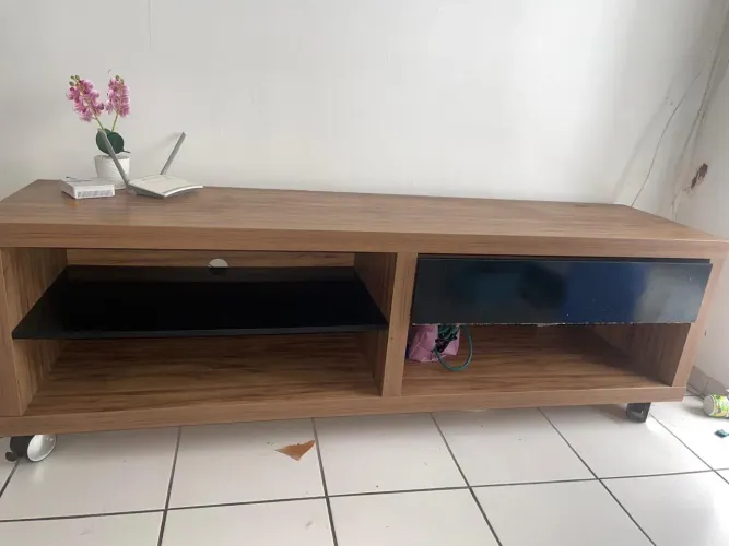 Rack para Tv em ótimo estado - Design moderno e funcional