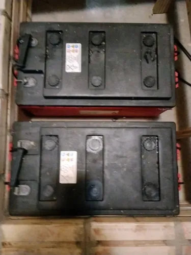 Bateria estacionária 250Ah 12V R$ 600,00 cada.