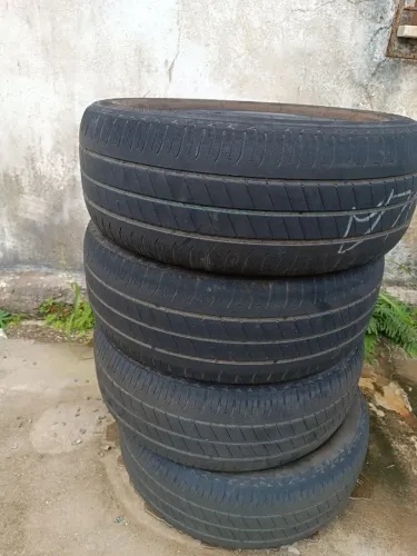pneus 205/55 R16 Bridgestone (usados) - corolla