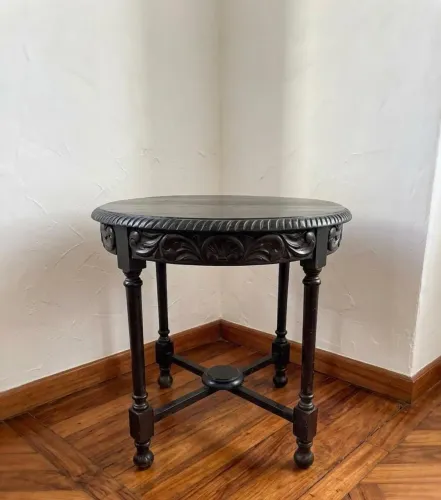 Mesa de apoio redonda Antiga com entalhes