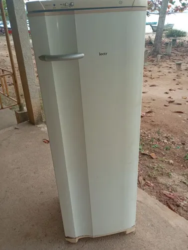 Geladeira entrego grátis