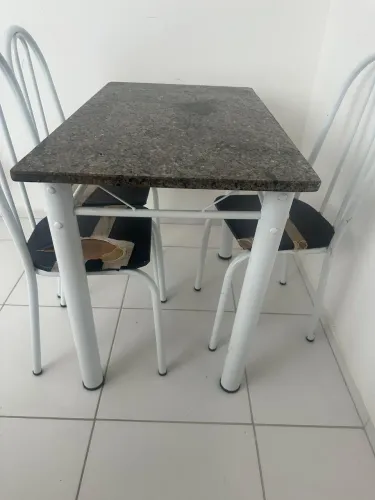 Mesa de 4 cadeiras
