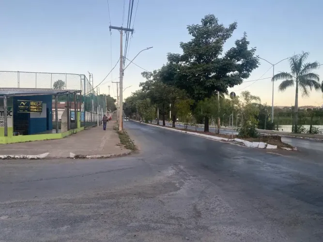 VENDE SE TERRENO EM FRENTE AO PARQUE