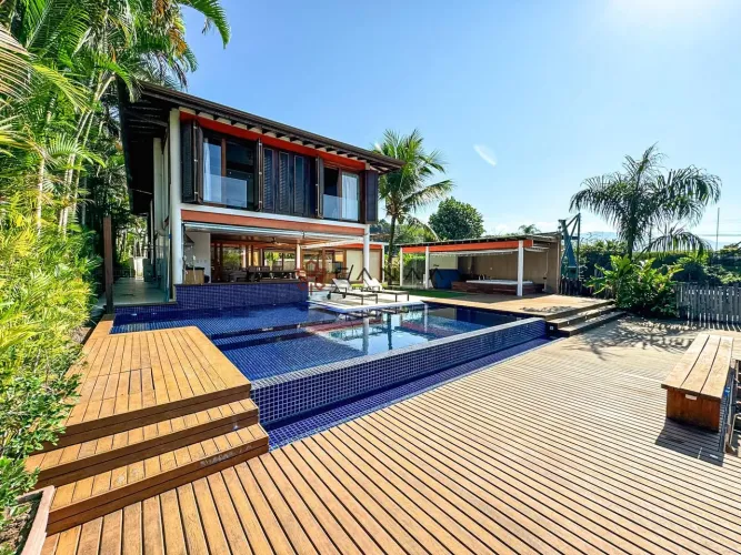 Linda casa de condomínio em Angra dos Reis para locação!