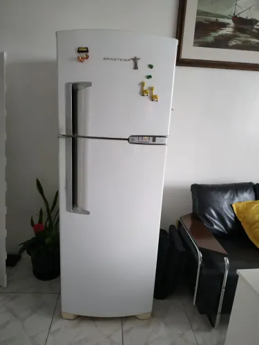 Vende-se uma geladeira 