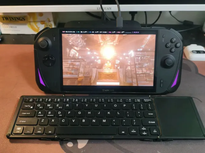 Console Aokzoe A1X 8" AMD Hx370 32gb Ram 2TB SSD