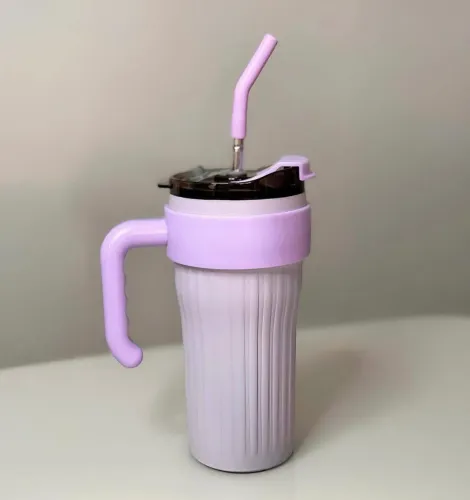 Garrafa térmica 860ML com canudo inox- ENTREGA GRÁTIS