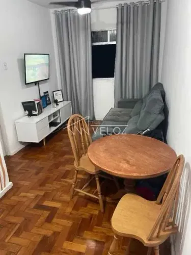 Apartamento - / Residencial / Glória