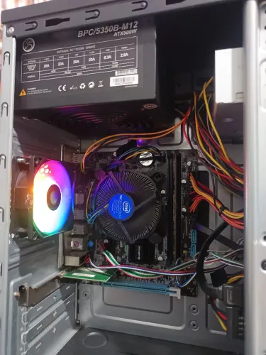 Pc i3 8100 4gb de ram HD de 500gb