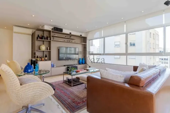 Apartamento - Itaim Bibi - 3 Dormitórios - 145m².