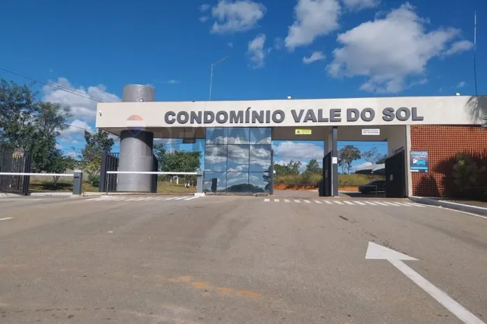 "Construa seu lar no melhor condomínio fechada Vale do Sol"