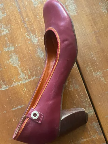 Sapato couro unclek salto médio