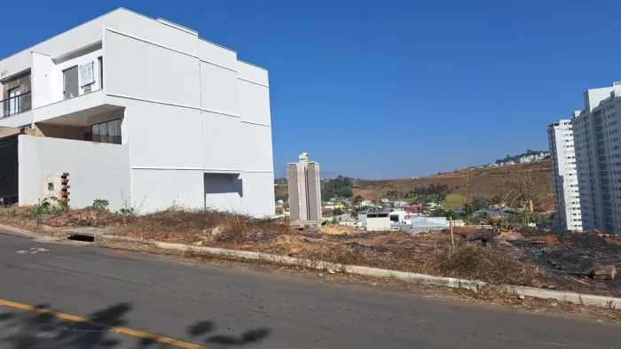 Terreno com 356m² localizado no bairro Aeroporto