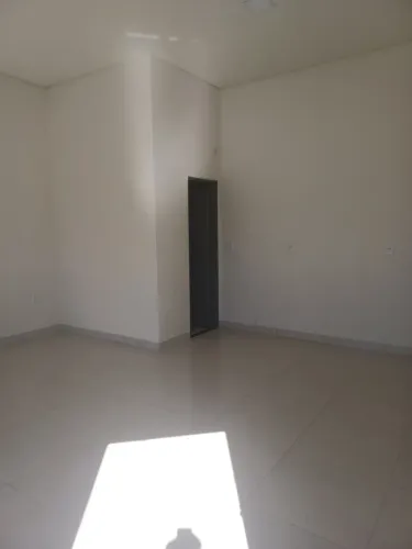 Aluga-se sala comercial