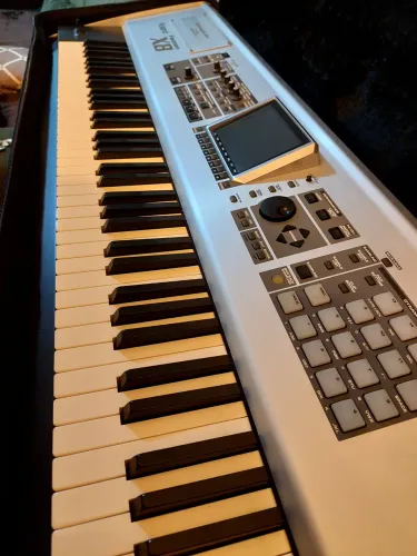 ROLAND FANTOM X8  RARIDADE 